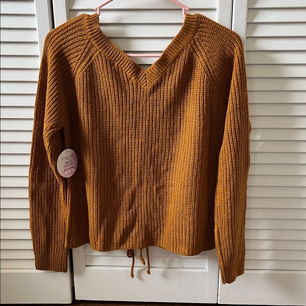 BRAND NEW (NWT) Gold V-neck Sweater - Picture 6 of 6